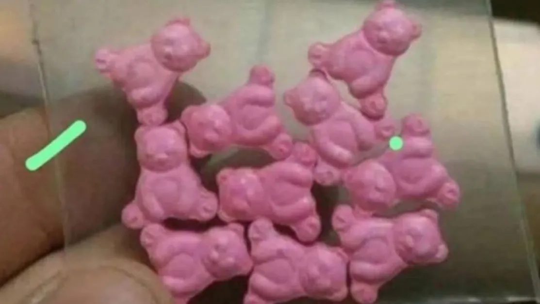 Розови мечета-бонбони предизвикват тревога - опасен наркотик или фалшива новина?
