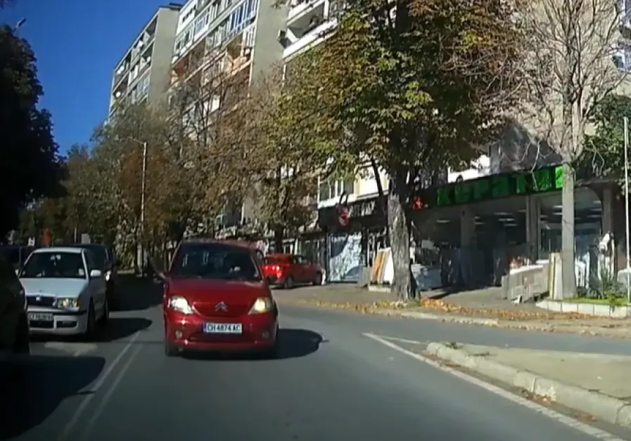 Шофьорка обърка платната, намърда се в насрещното