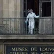 Задържаха още един за обира в Лувъра Задържаха още един за обира в Лувъра