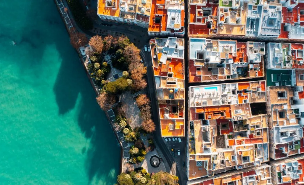 Топ дестинация за 2026 г.: Вълшебният град с 19°C през зимата