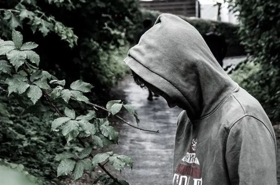 Дезориентиран чужденец от дни живее на улица в София СНИМКА