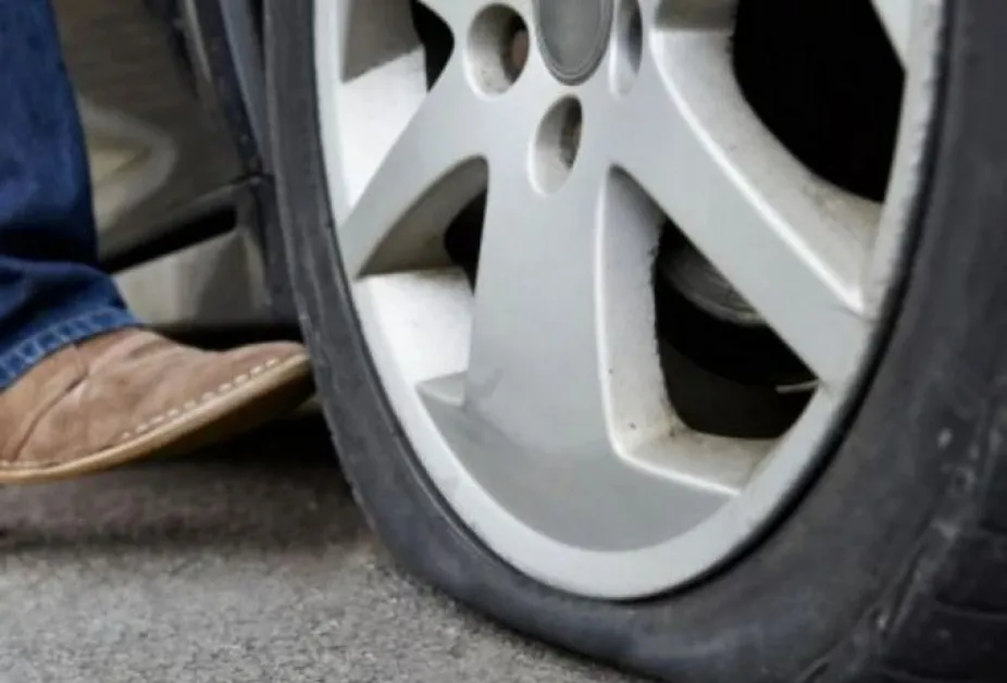 Майка с бебе изпадна в беда на пътя, десетки подминаха