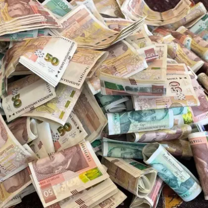 Жена пренесе над 230 хил. лв. до Букурещ, убедена, че помага на полицията Жена пренесе над 230 хил. лв. до Букурещ, убедена, че помага на полицията