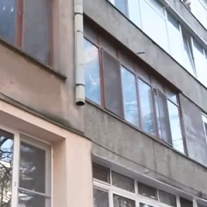 Жители на блок в Монтана живеят в ад заради десетки животни в апартамент Жители на блок в Монтана живеят в ад заради десетки животни в апартамент