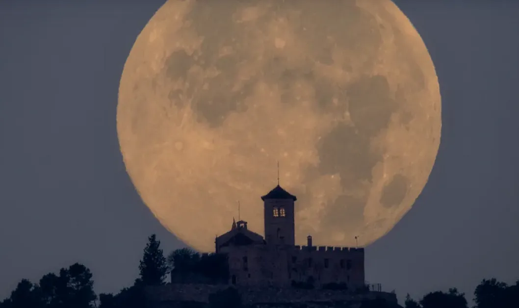 Най-голямата суперлуна за годината ще освети нощното небе до дни