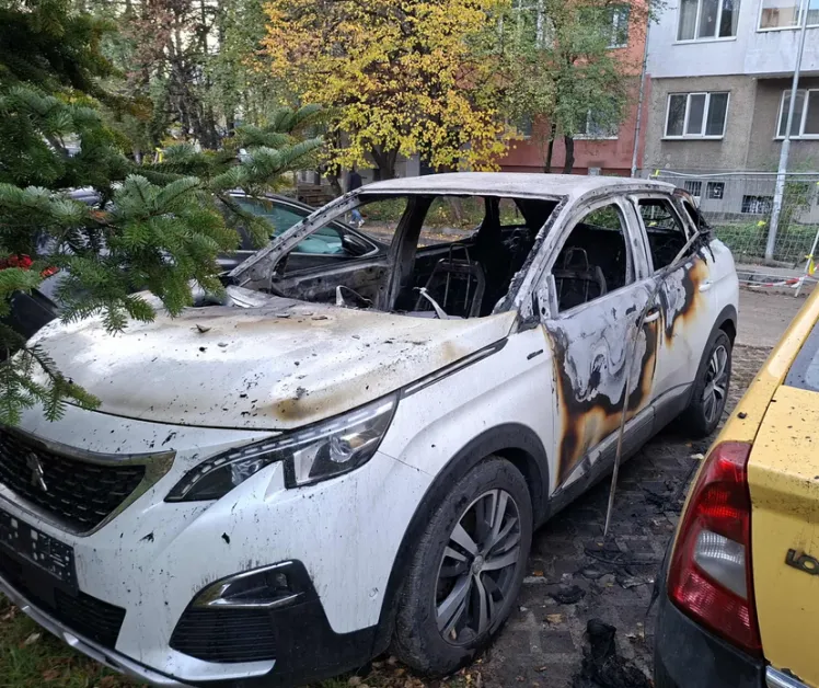 Няколко коли горяха в София