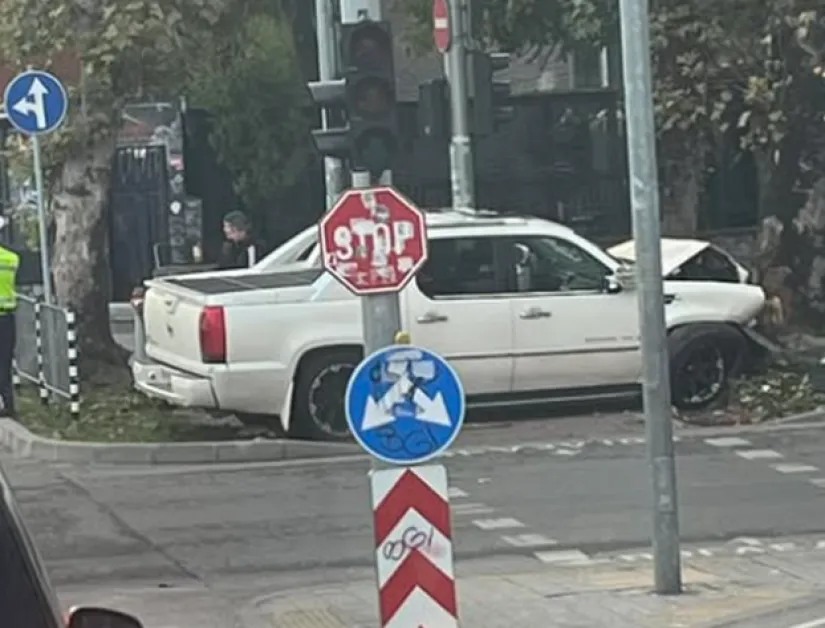 Шофьорът, който блъсна кола в Пловдив и след това се вряза в дърво, е бил пиян