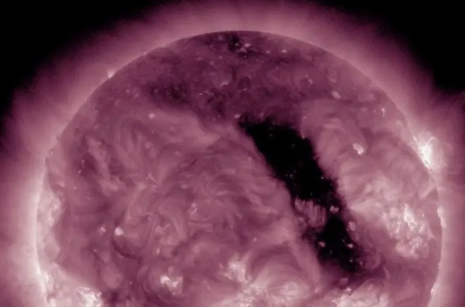 Три дни продължава магнитната буря, връхлетяла Земята