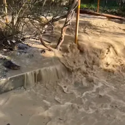 ВиК авария наводни улици във варненския квартал Бриз Водата влезе