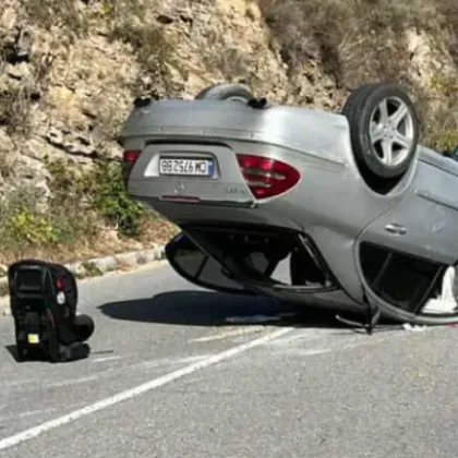 Жена на 21 години и тригодишното ѝ дете са пострадали