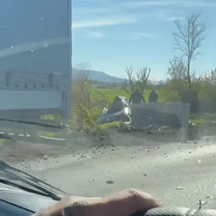 Камион и кола се блъснаха във Великотърновско Инцидентът е станал на