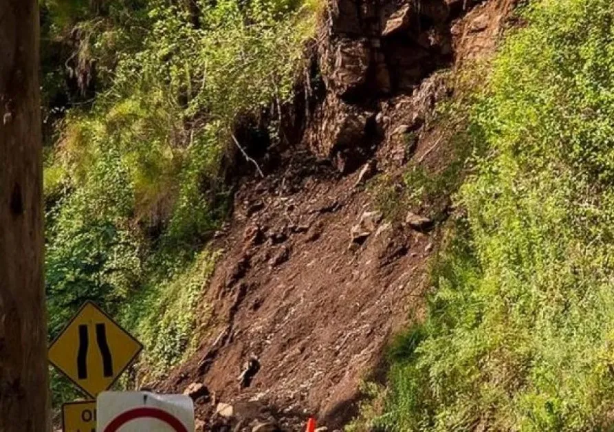 Свлачище погуби 21 души, десетки са изчезнали