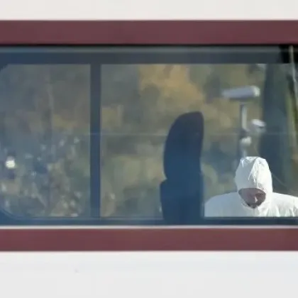 Двама души са арестувани след кървовото нападение с нож във