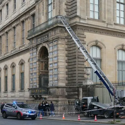 Двама заподозрени в обир на бижута от Лувъра били осъдени при подобен случай преди 10 години