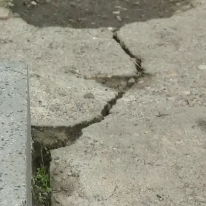 Сигнал за пукнатини по сграда заради строителството на метрото към