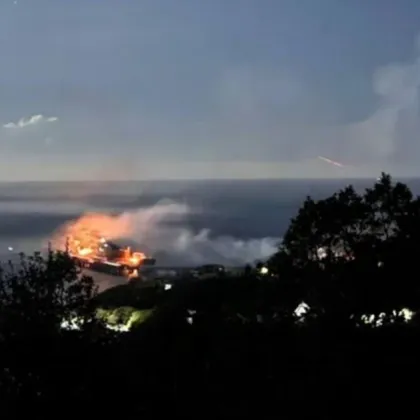 Пожар е избухнал в пристанище в Туапсе Краснодарски край Русия в