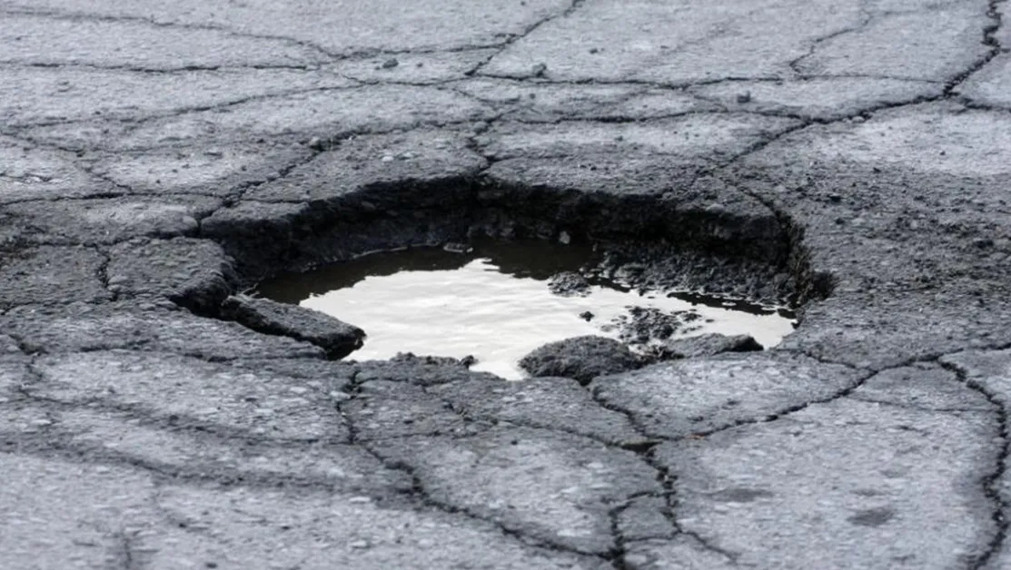 Жители на Болярово заплашват с протест заради разбити пътища