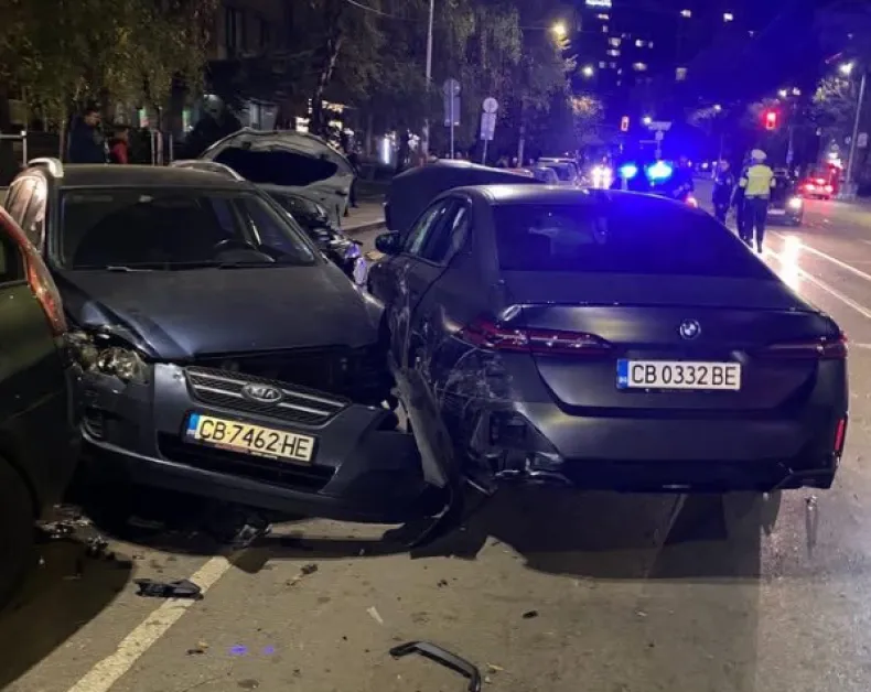 Бивш шеф на „Автомагистрали" е помел шестте коли в София