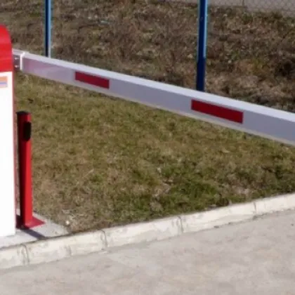 Пиян 18-годишен чужденец потроши бариера в Пловдив