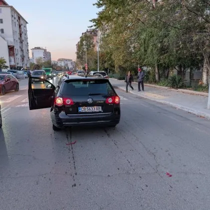 Шофьор спря за дете – получи броня в гърба и... упрек: Ама вие много рязко спряхте!