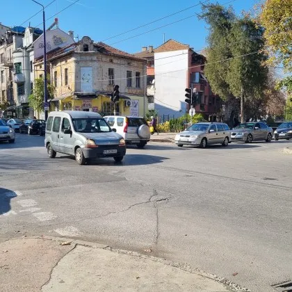 Светофар в Пазарджик взе отпуска — движението на самотек, общината на дрямка