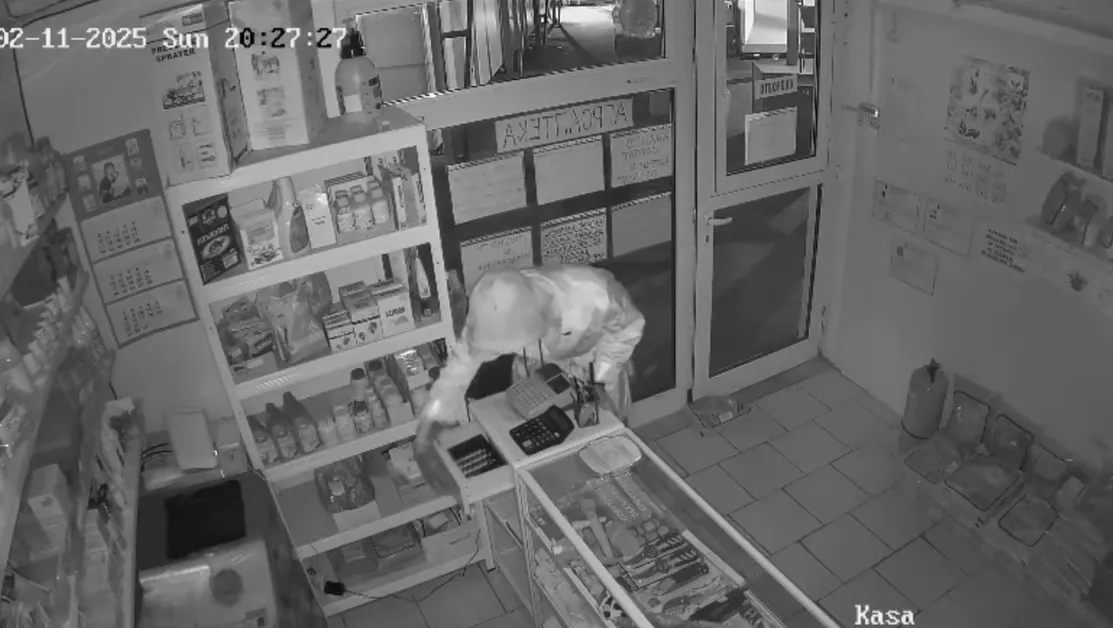 Неизвестен проникна в агроаптека във Варна и задигна пари ВИДЕО