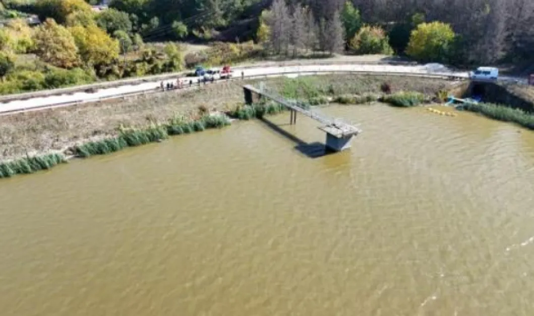 Откриха незаконни тръби на язовир "Николово"