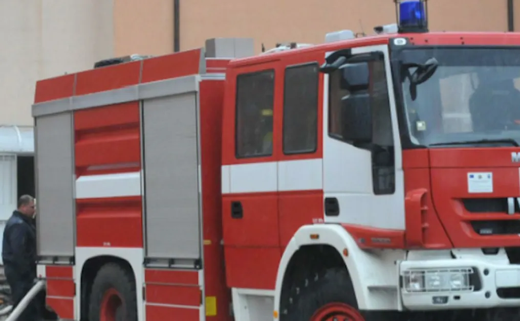 Жена загина при пожар в дома ѝ, дъщеря ѝ е с опасност за живота