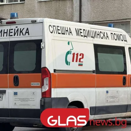 Пешеходец е починал след като е бил блъснат от специализиран автомобил в