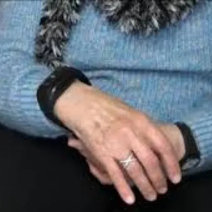 Няма да са сами: Пловдив въвежда "умни" гривни за възрастните хора