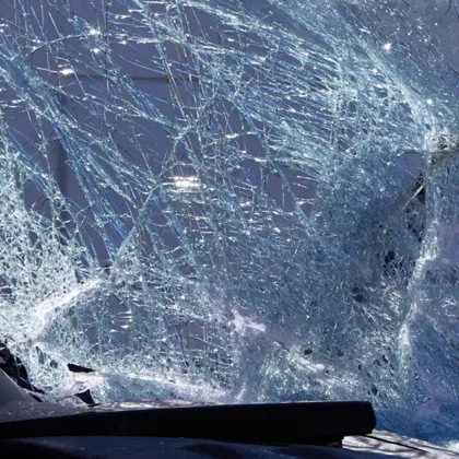 ТИР удари бус и го преобърна на АМ "Струма"