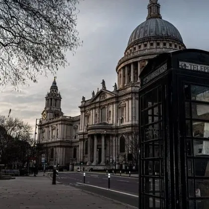 Великобритания подготвя нов закон който ще забрани протестите пред домовете