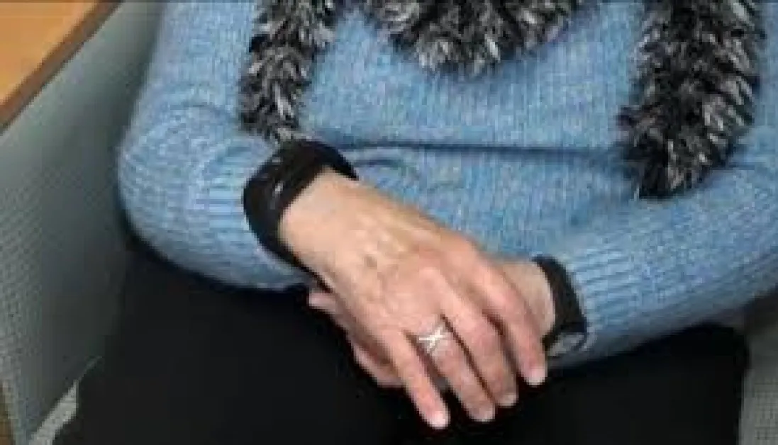 Няма да са сами: Пловдив въвежда "умни" гривни за възрастните хора