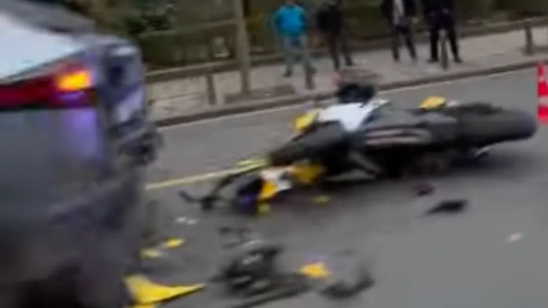 Катастрофа с моторист в центъра на София ВИДЕО