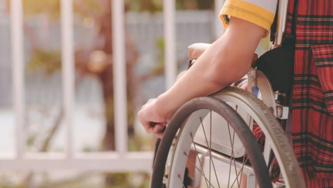 Дъщеря сигнализира за затруднен достъп до концерт за своята майка с инвалидна количка