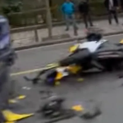 Катастрофа с моторист в центъра на София ВИДЕО