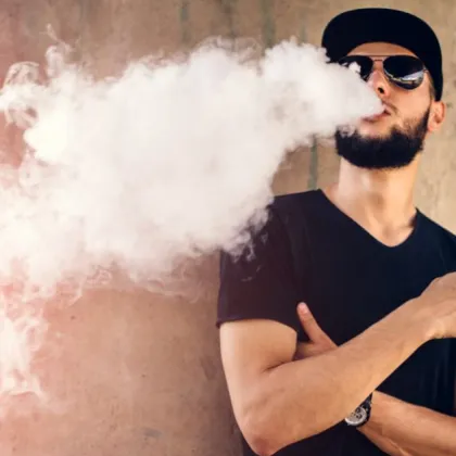 Мъж получи забрана за влизане в Тайланд за 99 години заради пушене в будистки храм