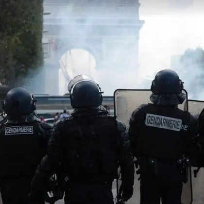 Шофьор умишлено се вряза в група хора, има пострадали в критично състояние