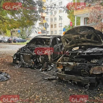 Три коли изгоряха за нощ в Пловдив СНИМКИ