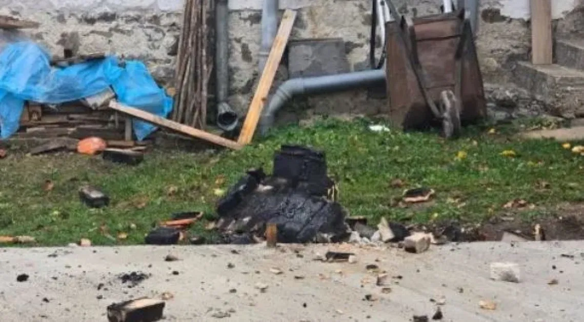 "Помислихме, че няма да успеем да излезем": Проговори родопчанинът, останал без комин след труса