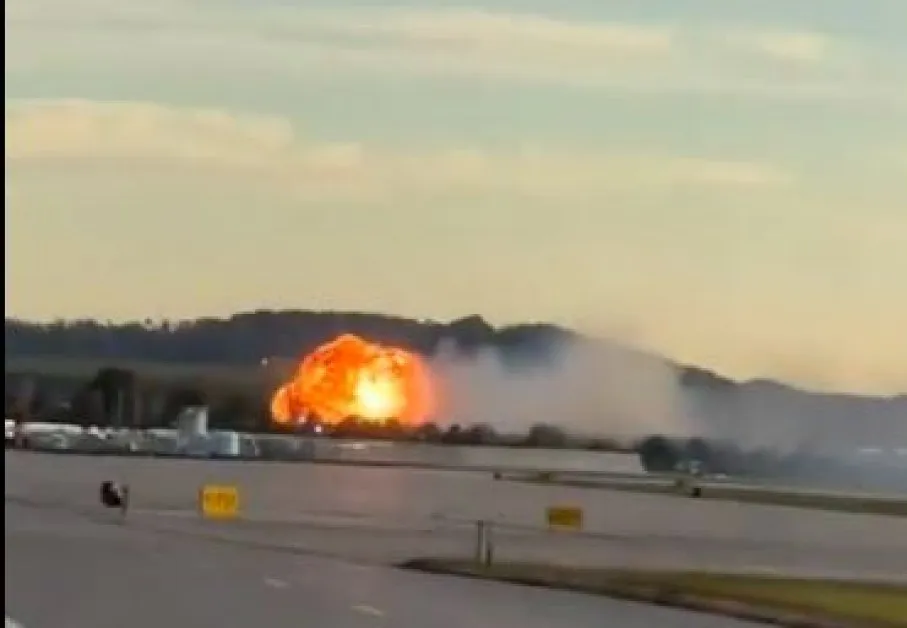 Разби се самолет при излитане, има 7 жертви и много ранени ВИДЕО