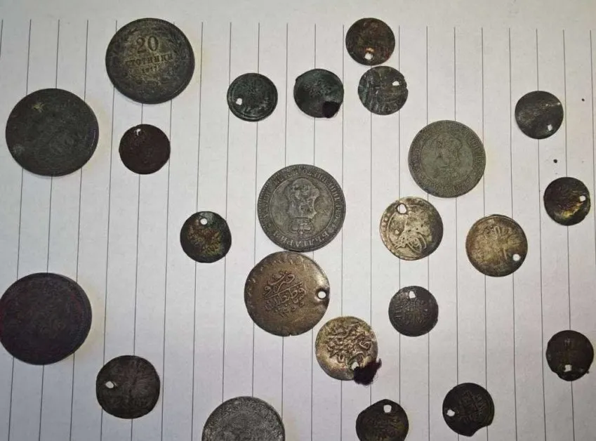 Спипаха 18-годишен с огромен брой старинни монети