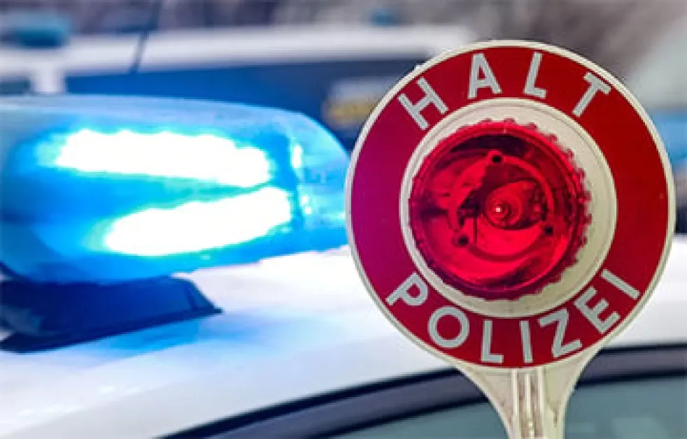 Арестуваха двойка за правене на секс, докато шофира по аутобан