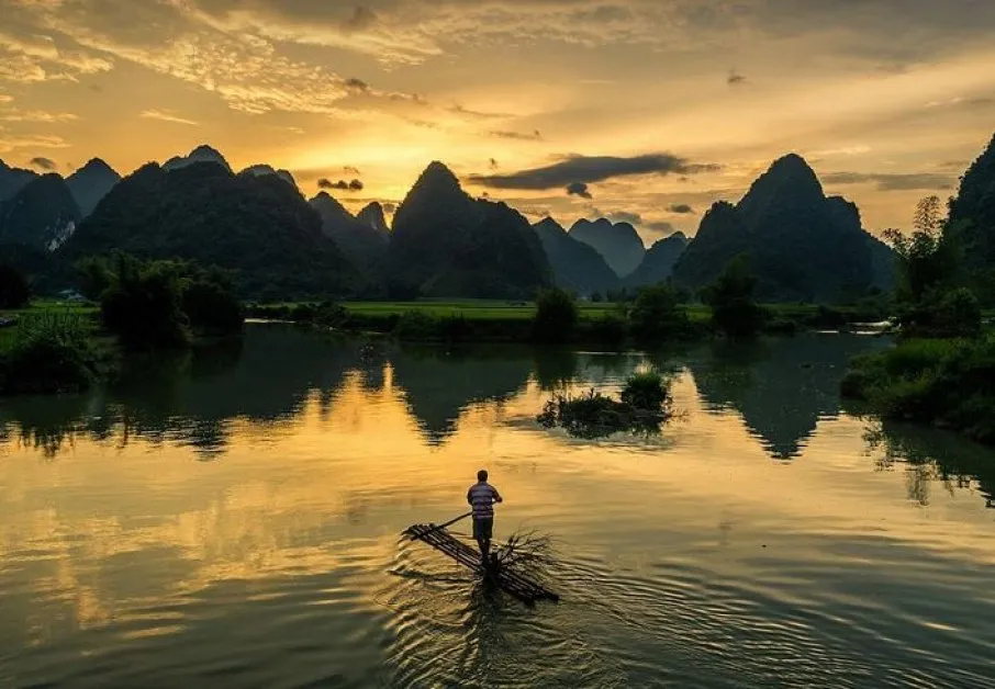 Богати туристи плащат, за да уловят, наберат и сготвят вечерята си