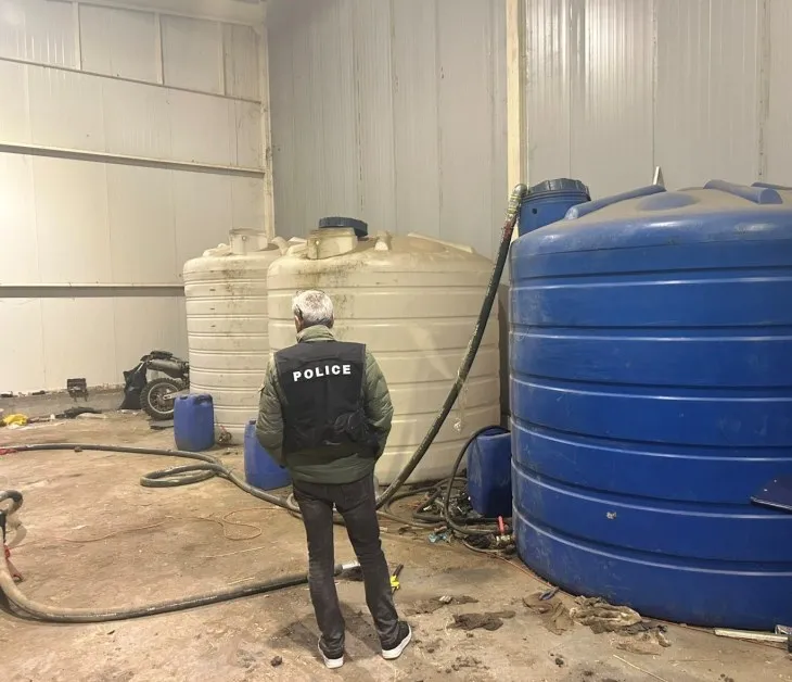 Четирима откриха пробив в нефтопровод край Стара Загора, откраднаха 7 тона СНИМКИ