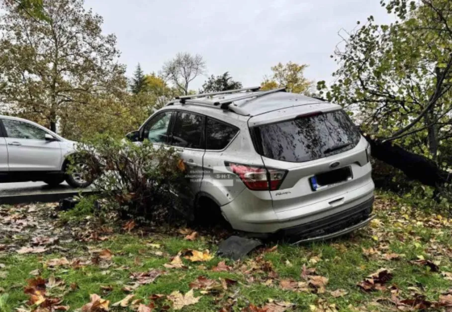 Дрогиран шофьор катастрофира пред болница в Бургас
