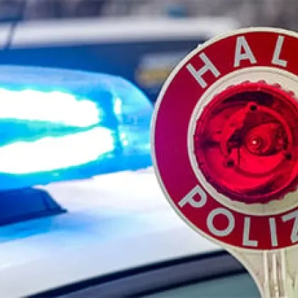 Арестуваха двойка за правене на секс, докато шофира по аутобан