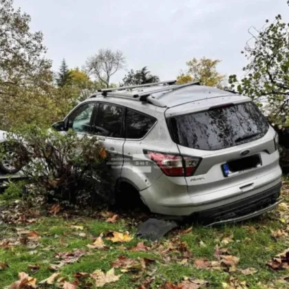 Дрогиран шофьор катастрофира пред болница в Бургас