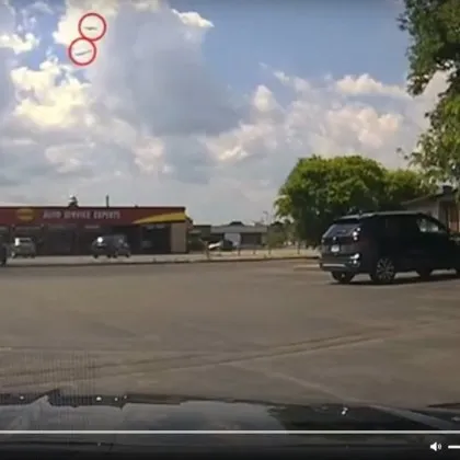 Два препълнени пътнически самолета едва не се сблъскаха във въздуха