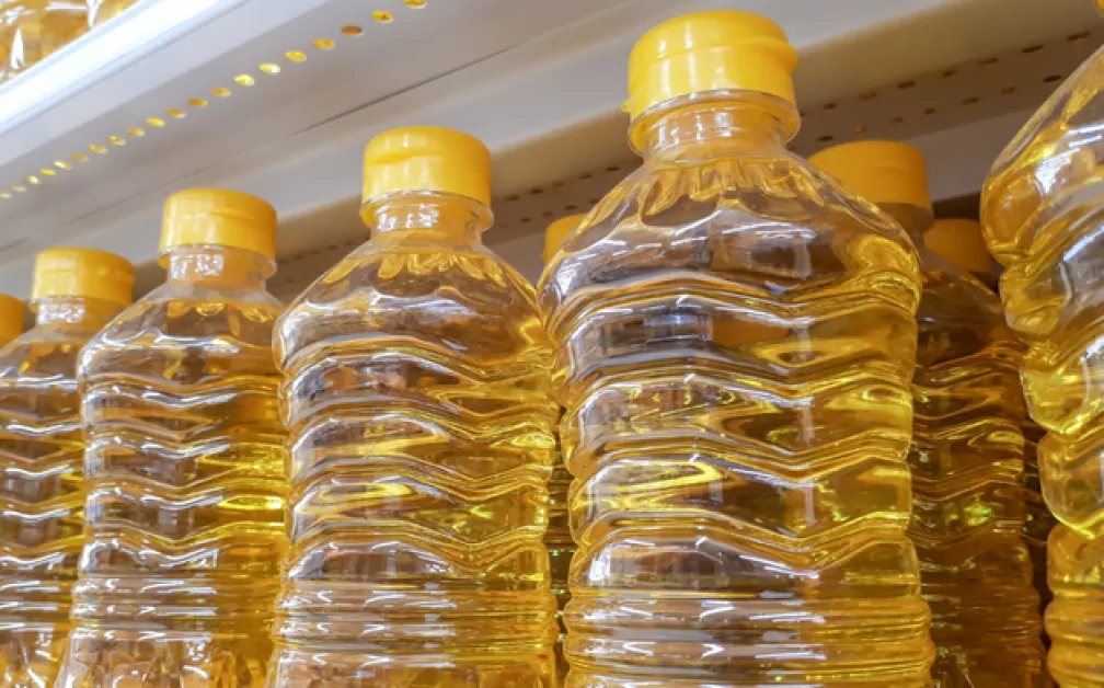 Млад мъж задигна 165 бутилки олио от магазин